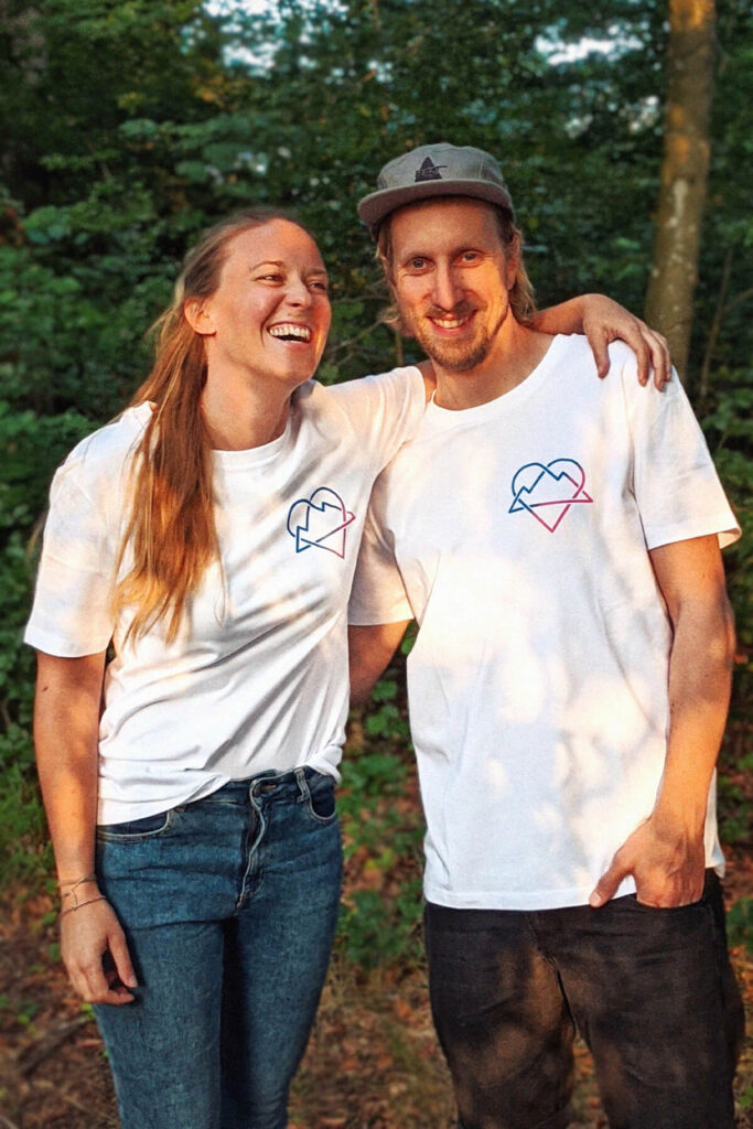 Unisex-Shirt in weiss mit Motiv "Ewige Liebe"